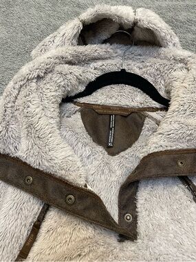 Kuhl Sherpa-Lined Hooded Pullover Jacket in Cream and Brown